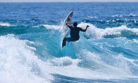 Ibu surfing a wave at 'Varunulaa Raalhugandu' (Photo: Facebook/Ibrahim Areef)