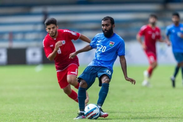 Hassan Shifaz (20) passes the ball as Mohamad Sadek (8) runs toward him during the SAFF Championship Group B game between the Maldives and Lebanon (Photo: SAFF)