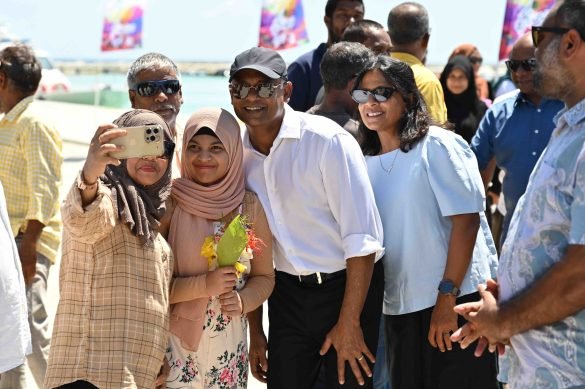 President Ibrahim Mohamed Solih and First Lady Fazna Ahmed posing for a photo with supporters (Photo: President's Office)