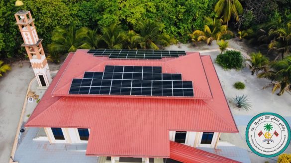 Solar panels installed on the roof of a mosque in Molhadhoo Island, Haa Alifu Atoll (Photo: Secretariate of the Molhadhoo Council)