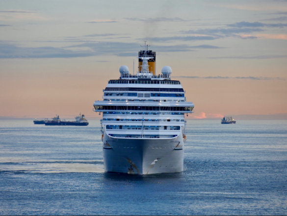 Front-view of a cruise ship (Photo: iStock)