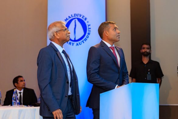 Vice President Faisal Naseem (R) and the Maldives Monetary Authority Governor Ali Hashim launching the 'Favara' Instant Payment System (Photo: MMA)