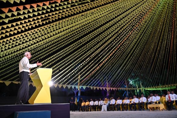 President Ibrahim Mohamed Solih addressing supporters at a campaign rally held in Gan, Laamu Atoll (Photo: MDP)