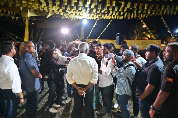 President Ibrahim Mohamed Solih speaks to reporters during a campaign event (Photo: MDP)