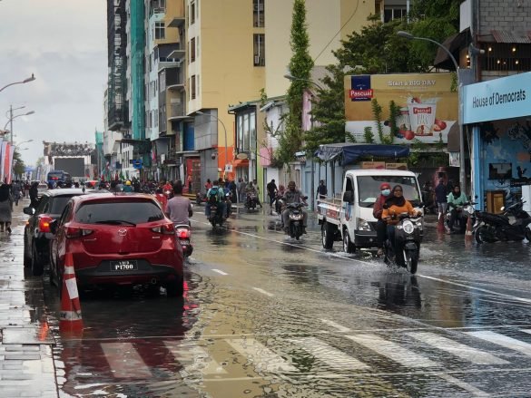 Tidal surges have caused flooding in southeastern areas of Boduthakurufaanu Magu, Male' City (Photo: Maldives Republic)