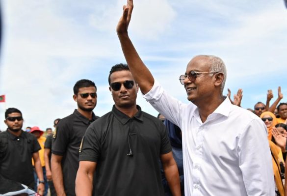 President Ibrahim Mohamed Solih waves at supporters in Fuvahmulah City on 27 September 2023. (Photo: MDP)