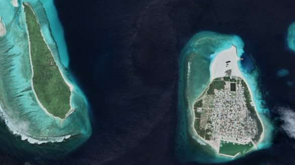 The collision reportedly occurred somewhere between Ihavnadhoo Island (R) and Huvahandhoo Island (Image: Google Earth)