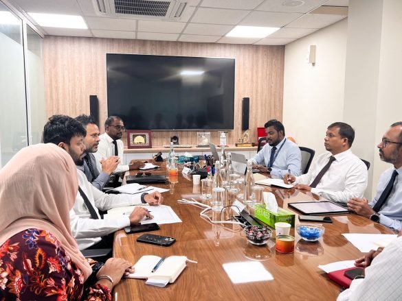 Fisheries Minister Ahmed Shiyam and Finance Minister Mohamed Shafeeq, along with senior officials from both ministries, met on Monday, 27 November 2023, to discuss ways to ensure timely payments for fishermen. | Photo: X/@MoFmv)