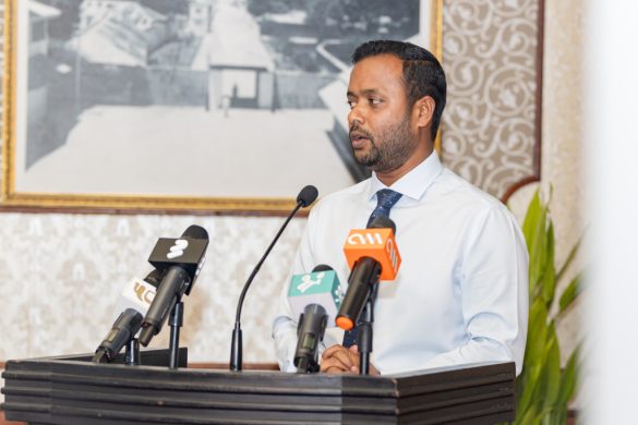 Minister of Construction and Infrastructure Abdulla Muththalib speaks at a press conference on Thursday, 23 November 2023. | Photo: X/ @MoCImv