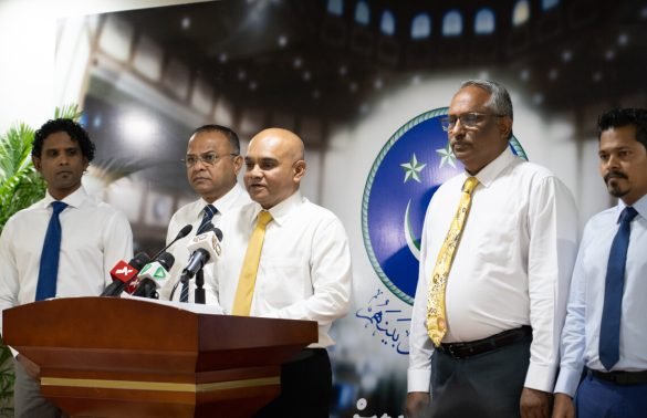 The opposition MDP parliamentary group leader, Mohamed Rasheed Hussain, speaks at a press conference held on Wednesday, December 20, 2023. | Photo: People’s Majlis