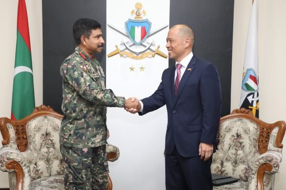 Chief of Defence Force, Major General Abdul Raheem meets the US Ambassador to the Maldives, Hugo Yon, on Tuesday, 5 December 2023. | Photo: X/ @CDFofMNDF