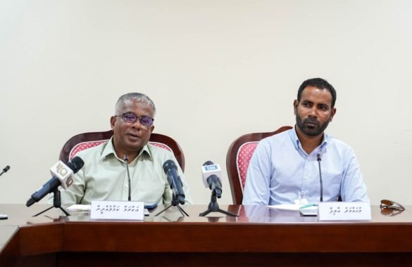 Former State Minister for Housing Akram Kamaluddeen and former Senior Executive Director at the Housing Ministry Mohamed Arif appear before the Parliament Petitions Committee on Wednesday, 6 December 2023. | Photo: People's Majlis