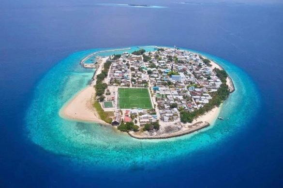 Aerial view of Noonu Holhudhoo