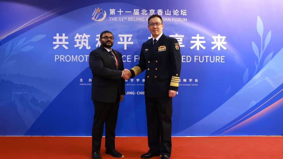 Defence Minister Maumoon Meets Chinese Counterpart Dong