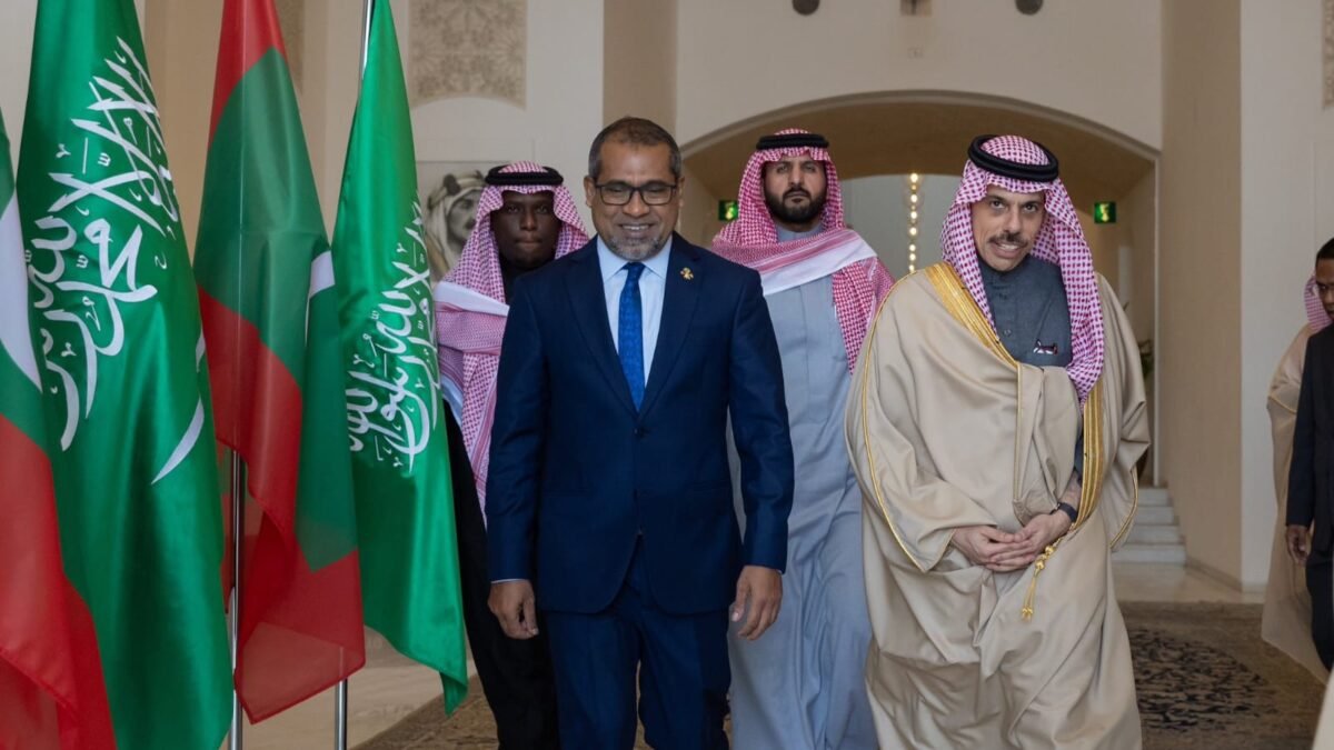 Foreign Minister Khaleel Concludes Official Visit to Saudi Arabia